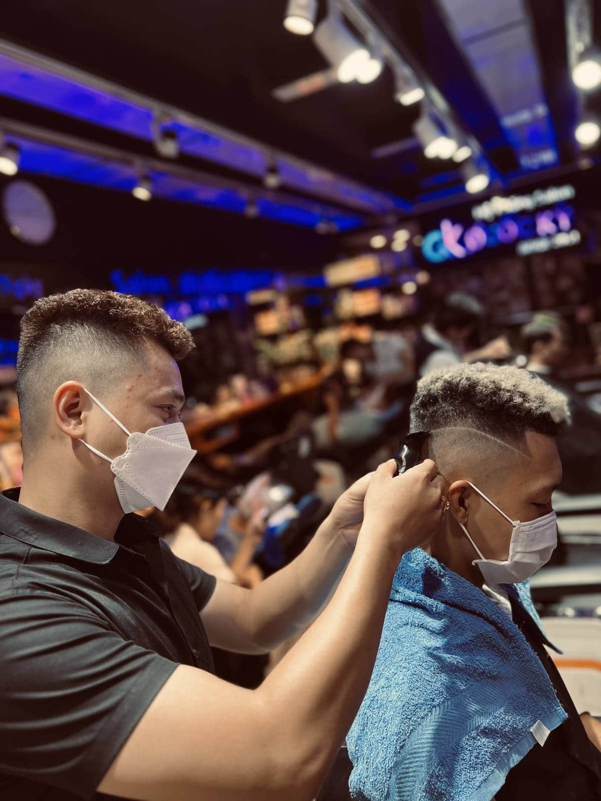 Bạn cần tìm tiệm cắt tóc nam đẹp, hãy đến Salon Tóc Nam Quốc Kỳ (since 2001) 2 tiệm cắt tóc nam