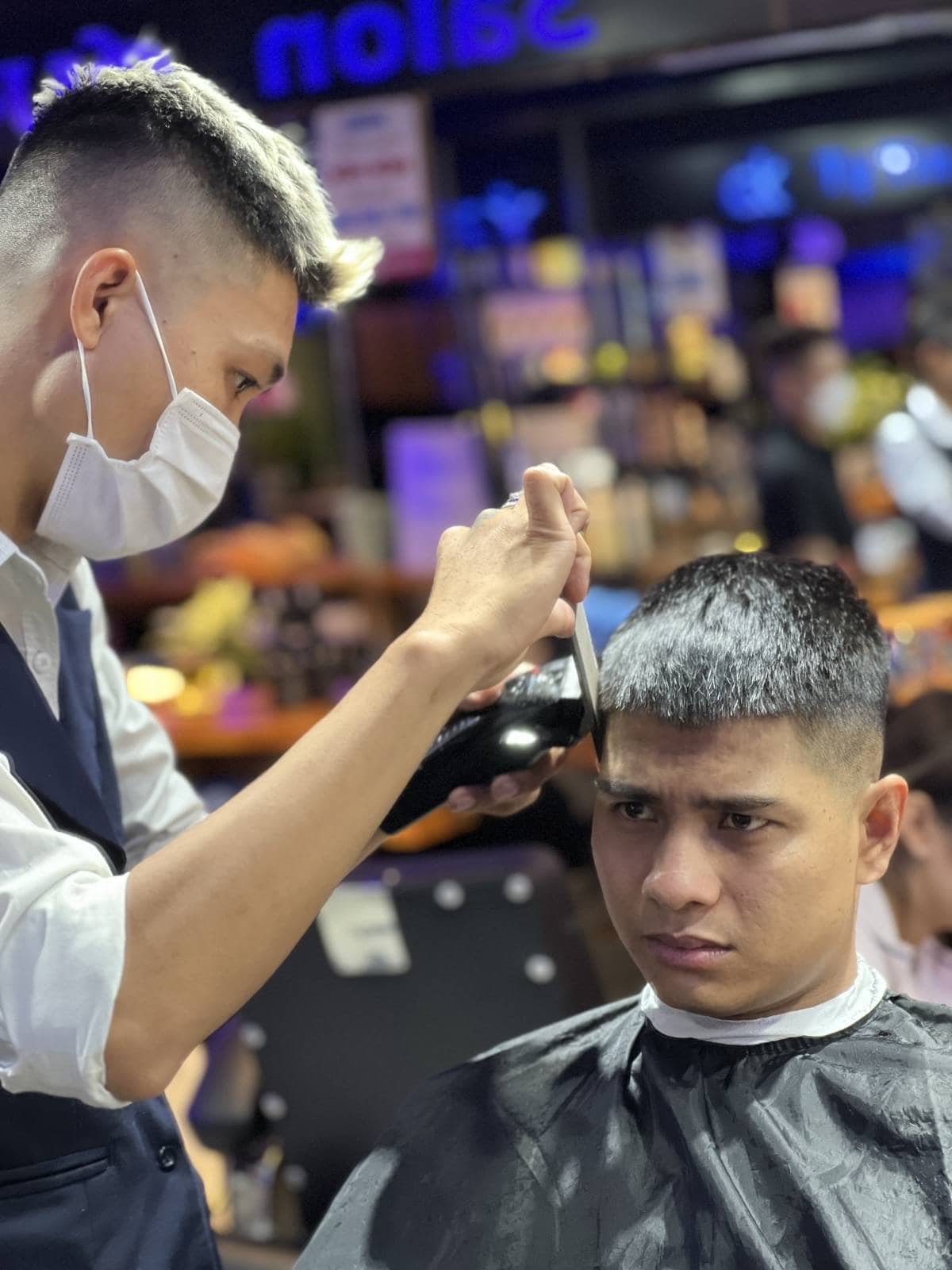 Bạn cần tìm tiệm cắt tóc nam đẹp, hãy đến Salon Tóc Nam Quốc Kỳ (since 2001) 3 tiệm cắt tóc nam