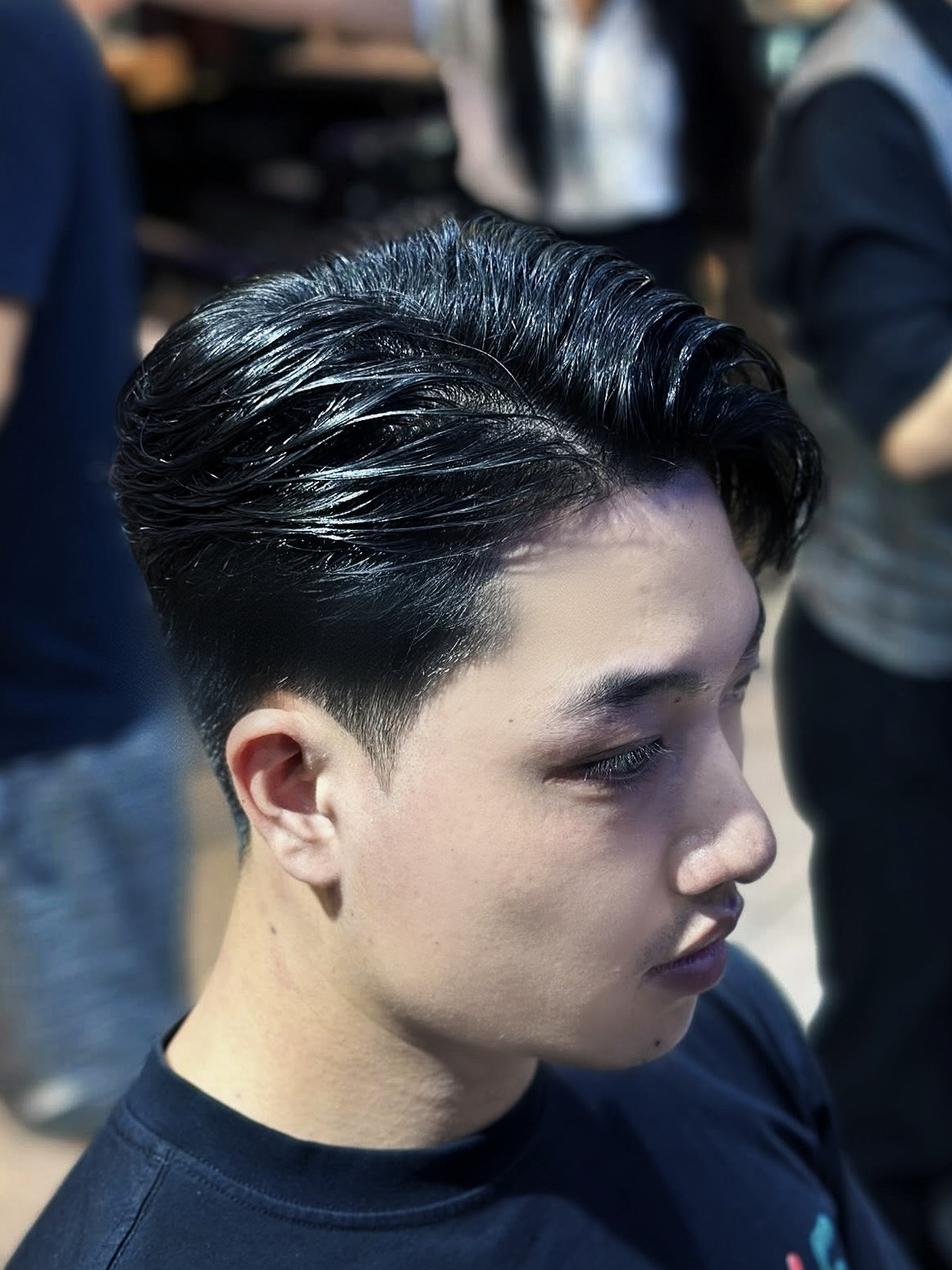 Mẹo Chọn Kiểu Tóc Phù Hợp Khi Đến Salon Cắt Tóc Nam TPHCM