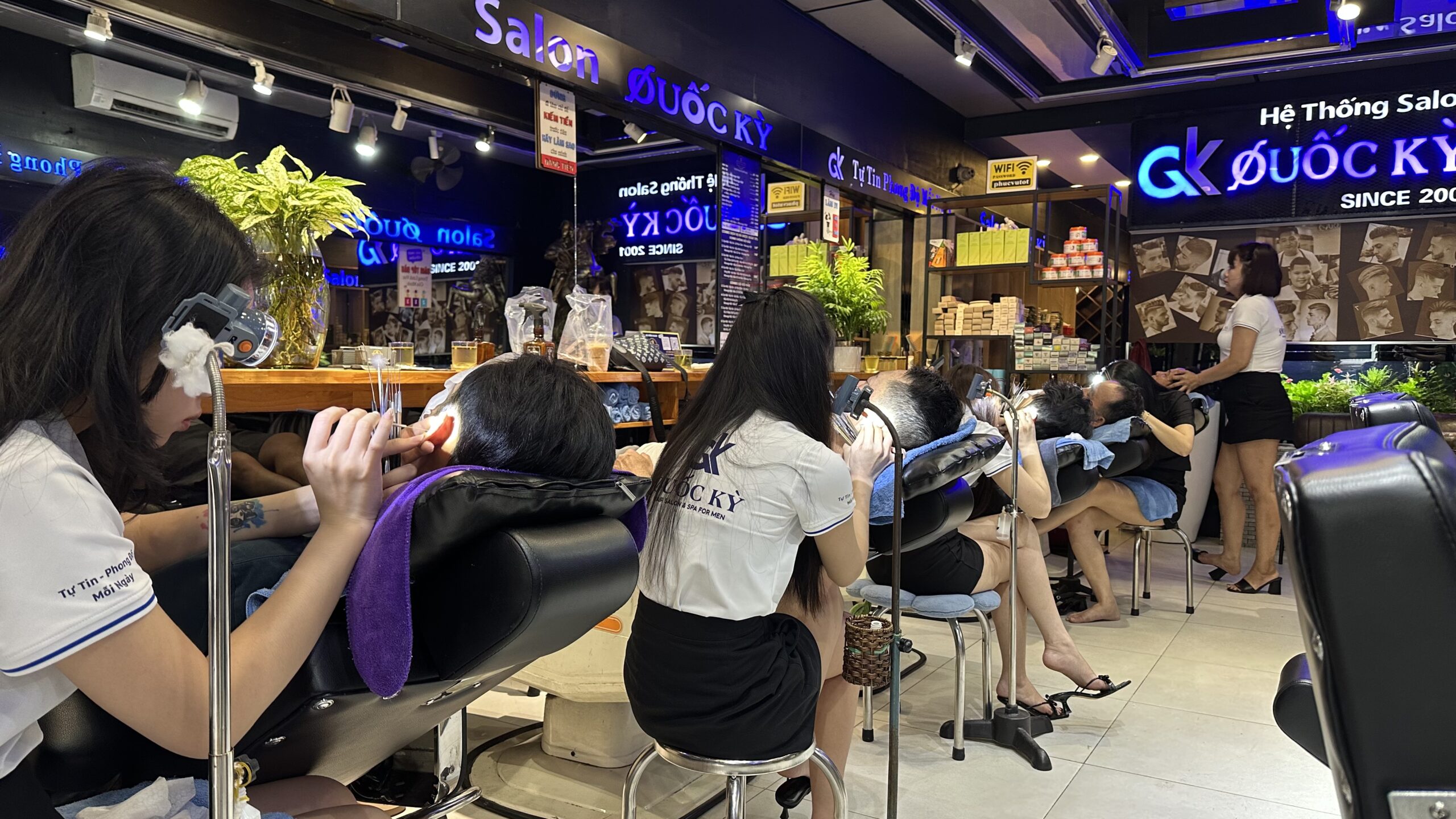 Cắt Tóc Nam Giá Tốt TPHCM - Top Tiệm Rẻ Đẹp Đáng Thử Nhất 3 Tiêu chí đánh giá một tiệm cắt tóc nam giá tốt TPHCM