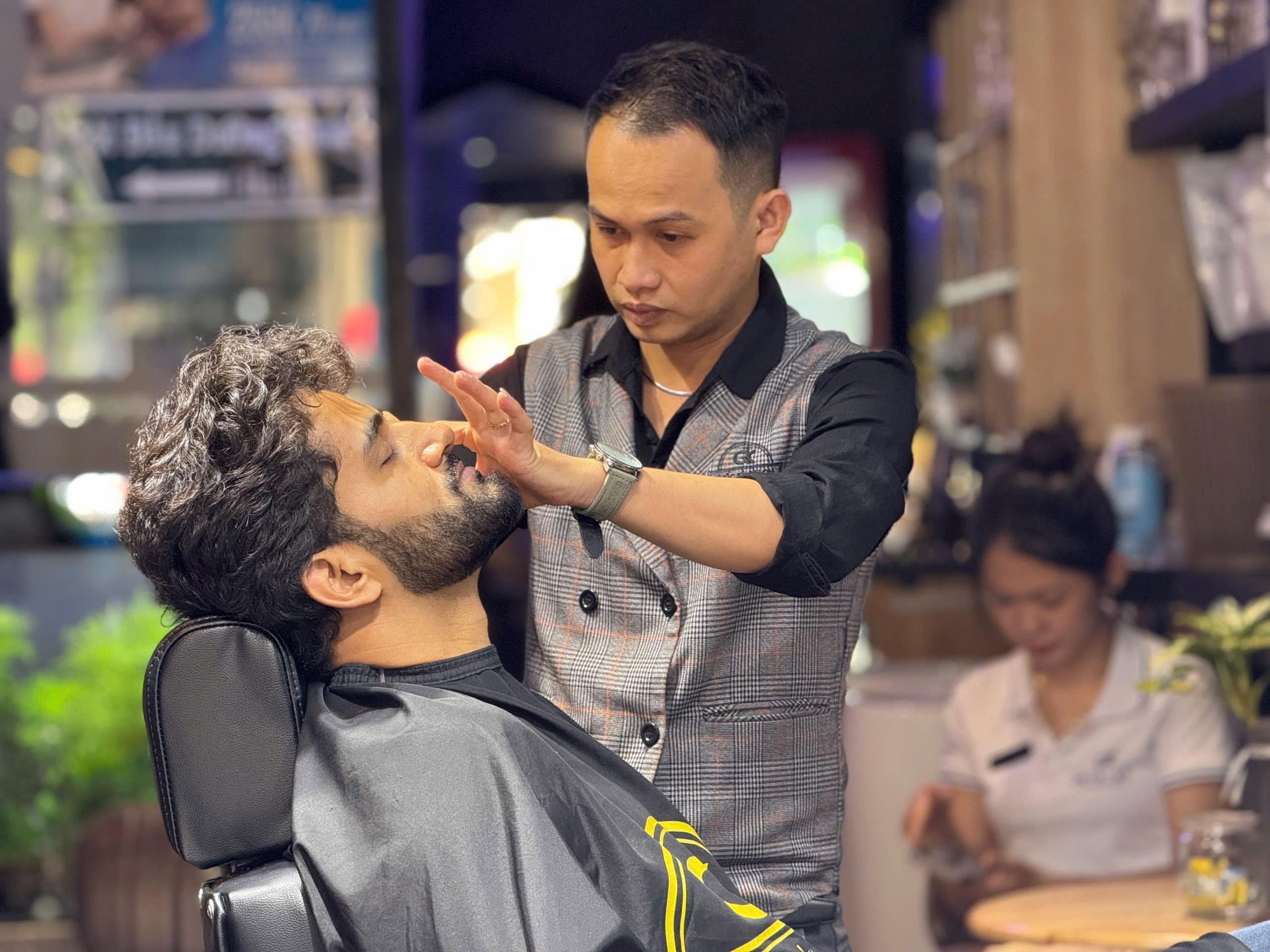 Cắt Tóc Nam Sài Gòn Phong Cách Hàn Quốc – Xu Hướng Hiện Đại 3 Cắt tóc nam Sài Gòn tại Salon Quốc Kỳ