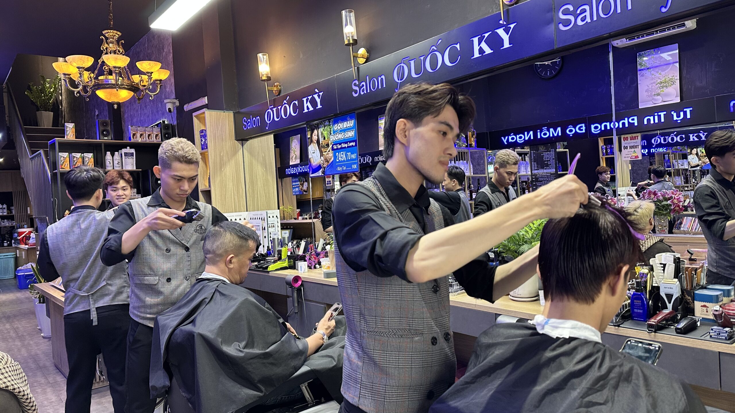 Xem xét về đánh giá các tiệm cắt tóc gần đây