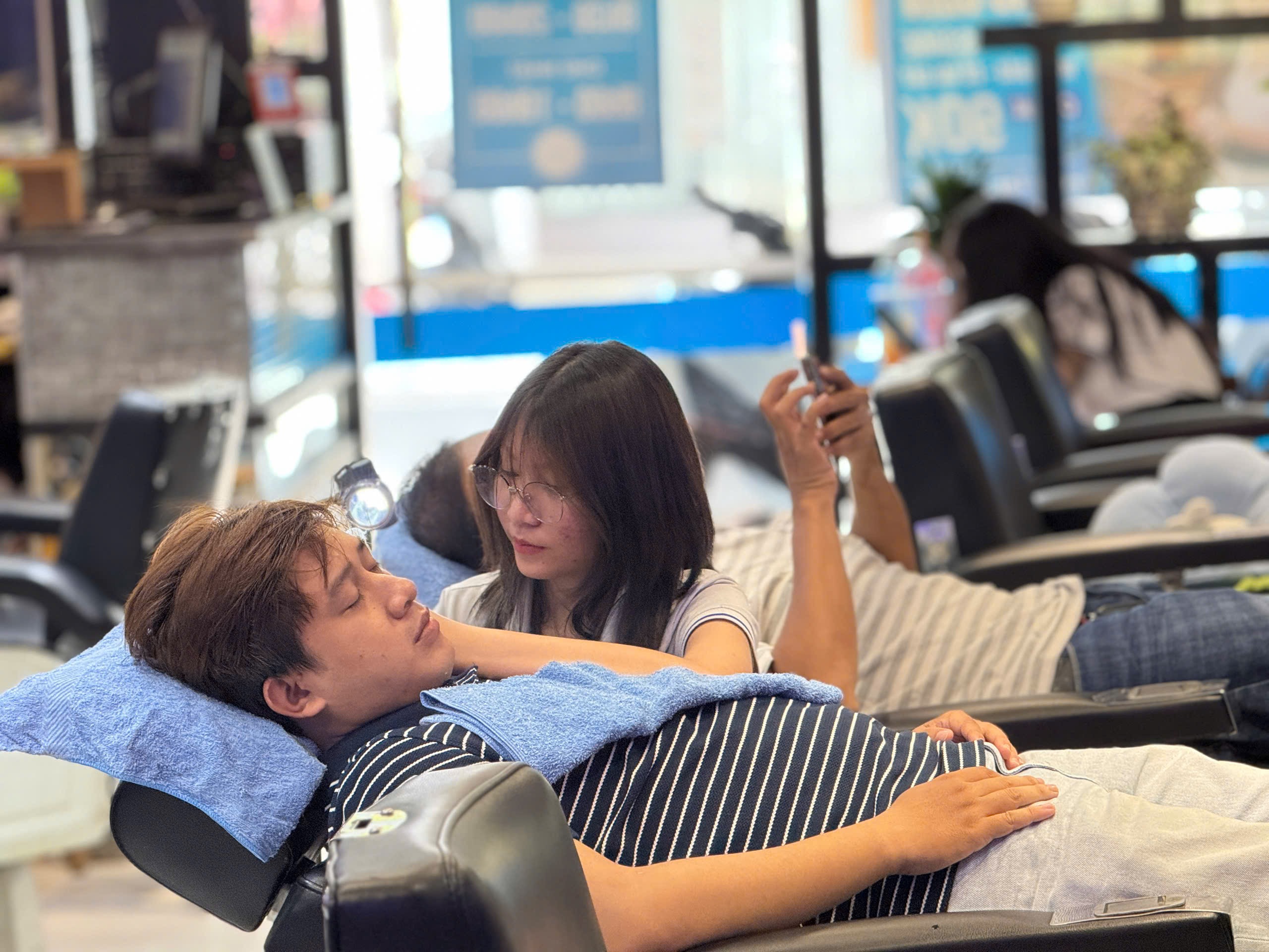 Dịch Vụ Ráy Tai Chuyên Nghiệp - Chăm Sóc Tai An Toàn, Hiệu Quả 2 Dịch Vụ Ráy Tai Chuyên Nghiệp Giá Rẻ Là Gì?