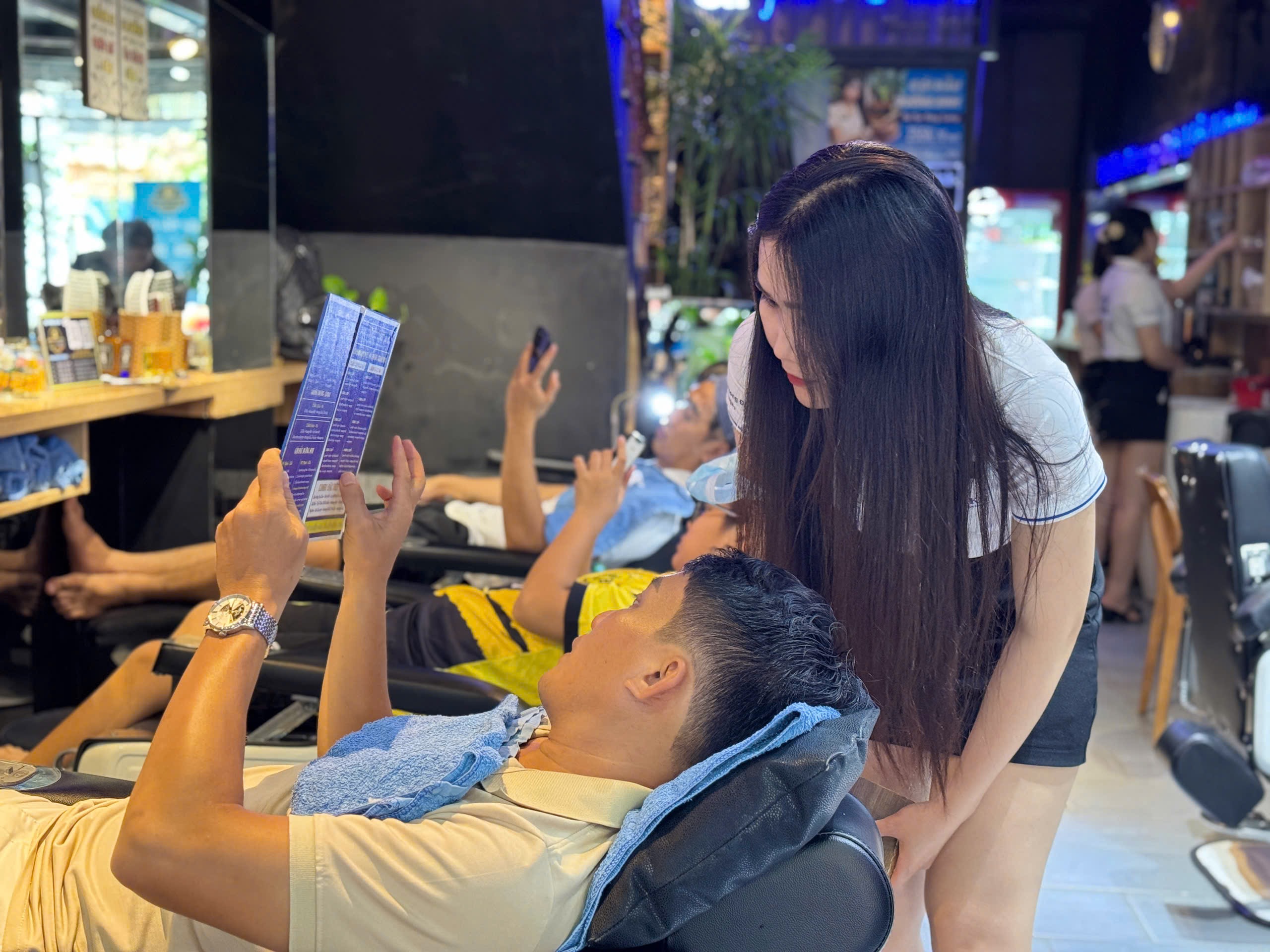 Dịch Vụ Ráy Tai Chuyên Nghiệp - Chăm Sóc Tai An Toàn, Hiệu Quả 4 Cách Chọn Salon Cung Cấp Dịch Vụ Ráy Tai Chuyên Nghiệp