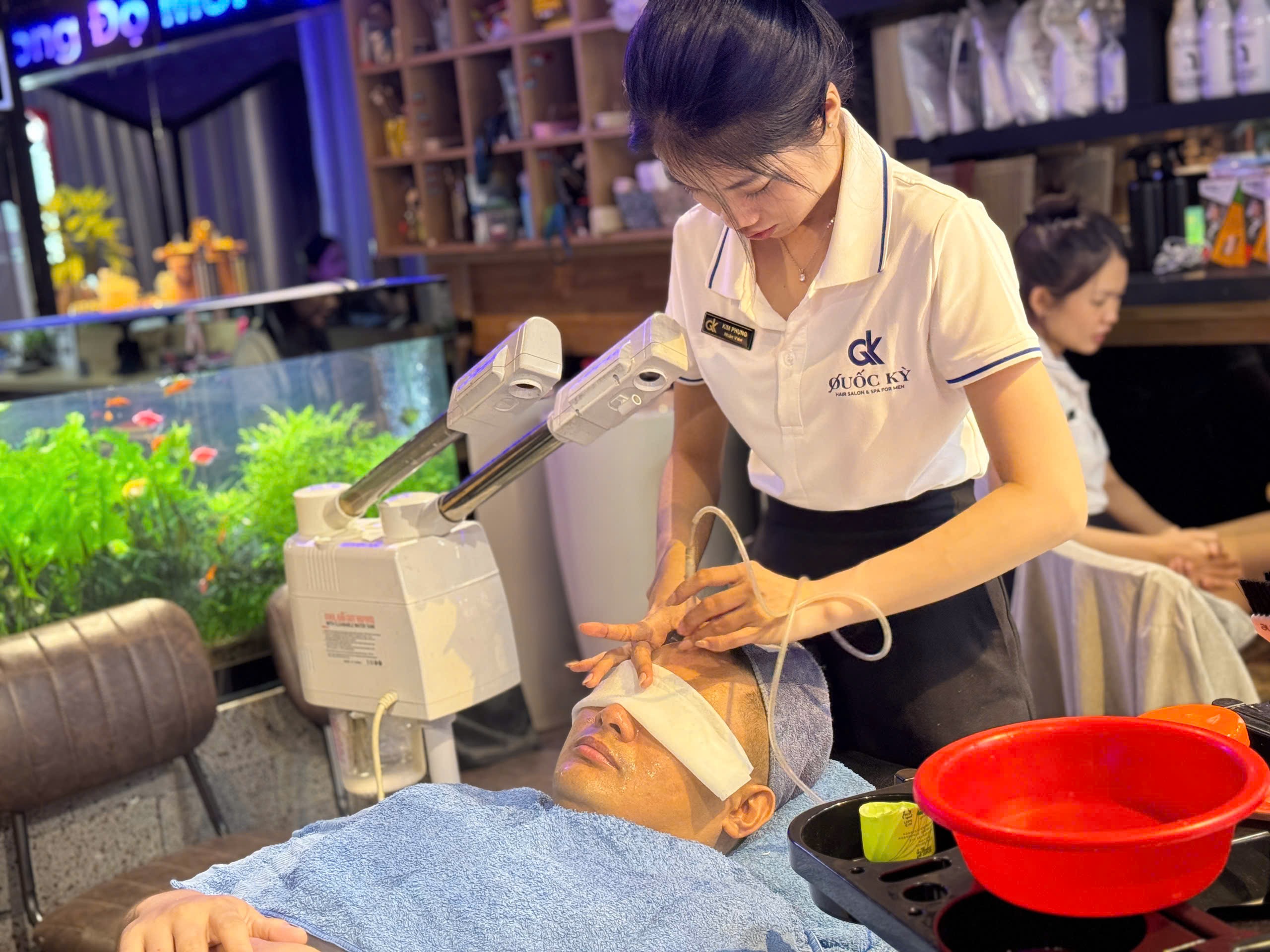 Ráy Tai Gội Đầu TPHCM - Sai Lầm Nhiều Người Vẫn Mắc Phải 4 Gợi ý địa chỉ ráy tai gội đầu TPHCM Salon Quốc Kỳ uy tín