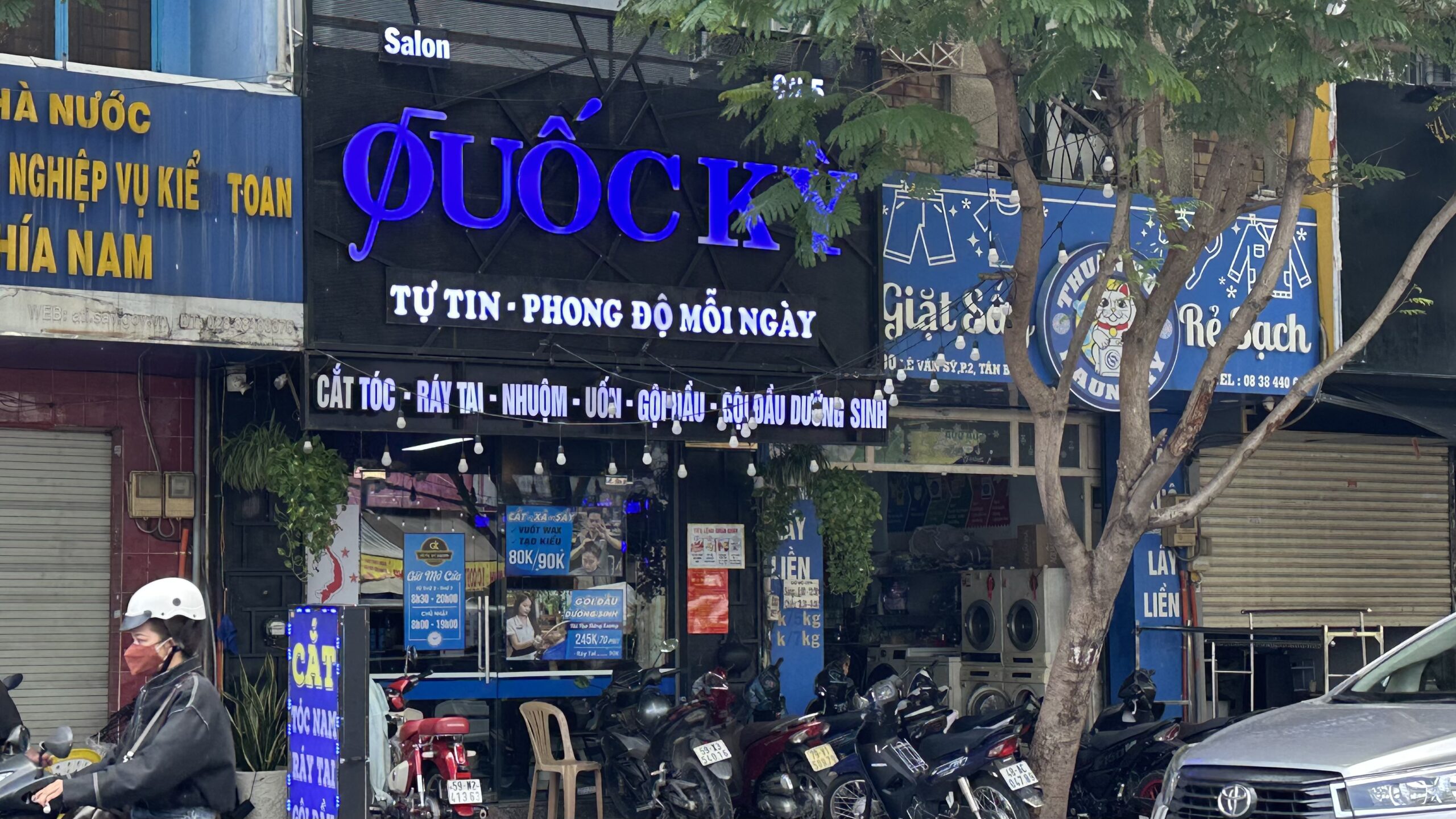Tiệm cắt tóc gần đây Quốc Kỳ